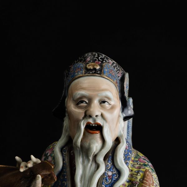 Grande figura in porcellana policroma raffigurante saggio a cavallo di un gallo, Dinastia Qing, fine XIX secolo  - Asta Fine Asian Works of Art - Associazione Nazionale - Case d'Asta italiane