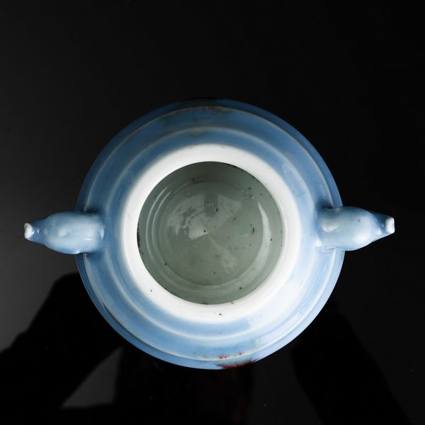 Piccolo vaso sagomato in porcellana Claire de Lune in stile Jun, Cina, Dinastia Qing, XIX secolo  - Asta Fine Asian Works of Art - Associazione Nazionale - Case d'Asta italiane