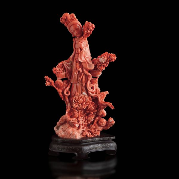 Figura in corallo scolpito raffigurante Guanyin, Cina, XIX secolo  - Asta Fine Asian Works of Art - Associazione Nazionale - Case d'Asta italiane