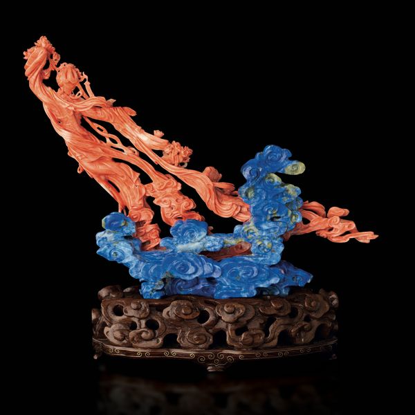 Figura in lapis e corallo rosso maculato raffigurante fanciulle, 86 gr, Cina, Dinastia Qing, XIX secolo  - Asta Fine Asian Works of Art - Associazione Nazionale - Case d'Asta italiane
