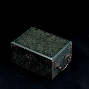 Scatola in giada verde spinacio raffigurante draghi incisi, Cina, Dinastia Qing, XIX secolo  - Asta Fine Asian Works of Art - Associazione Nazionale - Case d'Asta italiane