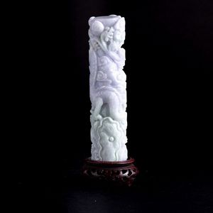 Elemento scolpito in giadeite sui toni lavanda e green apple raffigurante draghi e nuvole, Cina, Dinastia Qing, fine XIX secolo  - Asta Fine Asian Works of Art - Associazione Nazionale - Case d'Asta italiane