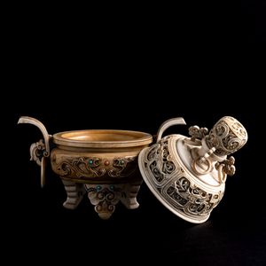 Incensiere in avorio traforato  con inserti di pietre dure, Cina, XIX secolo  - Asta Fine Asian Works of Art - Associazione Nazionale - Case d'Asta italiane
