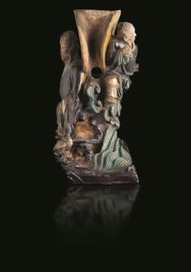 Portacandele in Fahua bifacciale raffigurante due immortali in grs, Cina, Dinastia Ming, XVII secolo  - Asta Fine Asian Works of Art - Associazione Nazionale - Case d'Asta italiane