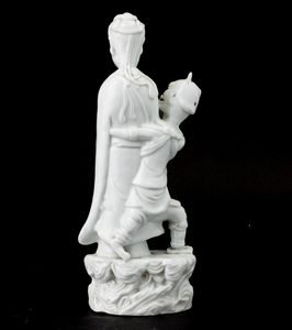 Figura di due divinit tra le nuvole in porcellana Blanc de Chine, Cina, Dinastia Qing, XX secolo  - Asta Fine Asian Works of Art - Associazione Nazionale - Case d'Asta italiane