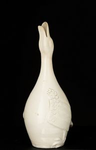 Fiasca in porcellana bianca raffigurante oca, Cina, Dinastia Qing, inizio XIX secolo  - Asta Fine Asian Works of Art - Associazione Nazionale - Case d'Asta italiane