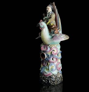 Grande figura in porcellana policroma raffigurante saggio a cavallo di un gallo, Dinastia Qing, fine XIX secolo  - Asta Fine Asian Works of Art - Associazione Nazionale - Case d'Asta italiane