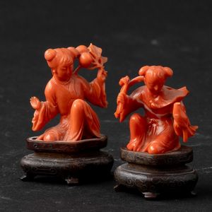 Coppia di figure di bambine in corallo, Cina, Dinastia Qing, XIX secolo  - Asta Fine Asian Works of Art - Associazione Nazionale - Case d'Asta italiane