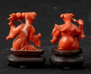 Coppia di figure di bambine in corallo, Cina, Dinastia Qing, XIX secolo  - Asta Fine Asian Works of Art - Associazione Nazionale - Case d'Asta italiane