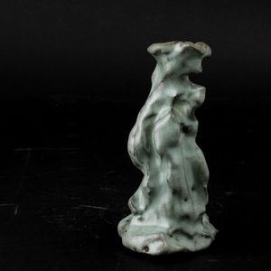 Figura di montagnetta in porcellana Jun Ware, Cina, XIX secolo  - Asta Fine Asian Works of Art - Associazione Nazionale - Case d'Asta italiane