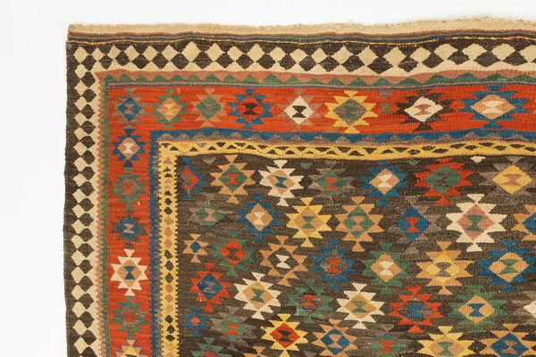 Lotto composto da quattro tappeti, di cui tre Kilim  - Asta Incanti d'Arte - Associazione Nazionale - Case d'Asta italiane