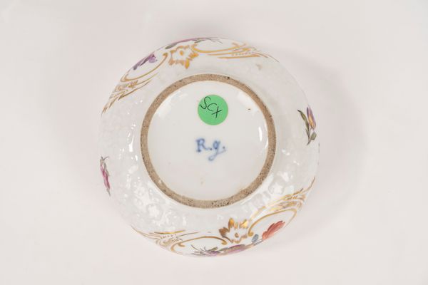 Scatola con coperchio in porcellana policroma, fine secolo XIX  - Asta Incanti d'Arte - Associazione Nazionale - Case d'Asta italiane