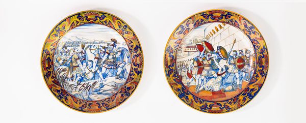 Due piatti da parata istoriati in maiolica policroma a lustro. Manifattura Mastro Giorgio, Gualdo Tadino, secolo XX  - Asta Incanti d'Arte - Associazione Nazionale - Case d'Asta italiane