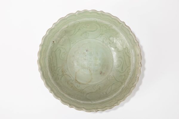 Piatto Longquan a invetriatura celadon  - Asta Incanti d'Arte - Associazione Nazionale - Case d'Asta italiane