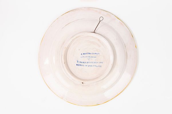 Due piatti da parata istoriati in maiolica policroma a lustro. Manifattura Mastro Giorgio, Gualdo Tadino, secolo XX  - Asta Incanti d'Arte - Associazione Nazionale - Case d'Asta italiane