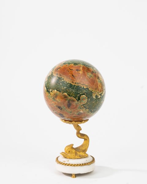 Sfera in marmo su base in bronzo dorato e marmo bianco, secolo XX  - Asta Incanti d'Arte - Associazione Nazionale - Case d'Asta italiane