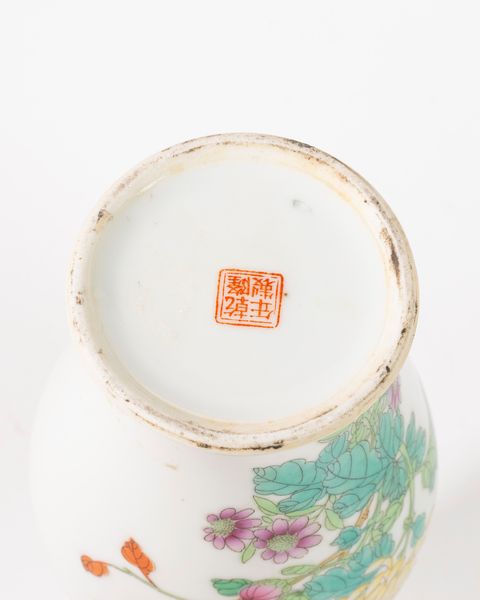 Piccolo vaso in porcellana famiglia rosa  - Asta Incanti d'Arte - Associazione Nazionale - Case d'Asta italiane