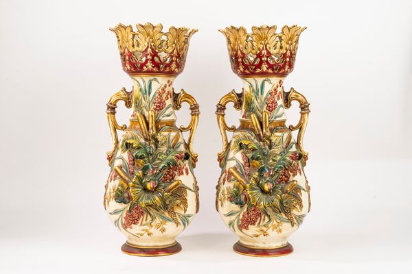 Coppia di vasi biansati in ceramica policroma  - Asta Incanti d'Arte - Associazione Nazionale - Case d'Asta italiane