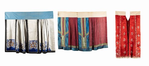 Tre gonne in seta, tra cui una a fondo bianco, una a fondo rosso, e una a fondo mattone  - Asta Incanti d'Arte - Associazione Nazionale - Case d'Asta italiane