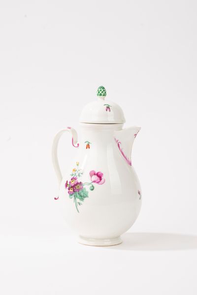 Caffettiera in porcellana bianca e policroma, manifattura di Vienna, seconda metà del secolo XVIII  - Asta Incanti d'Arte - Associazione Nazionale - Case d'Asta italiane