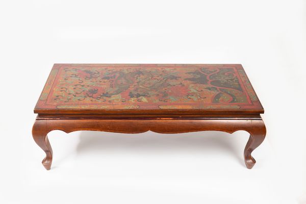 Tavolino basso orientale in legno laccato e dipinto  - Asta Incanti d'Arte - Associazione Nazionale - Case d'Asta italiane