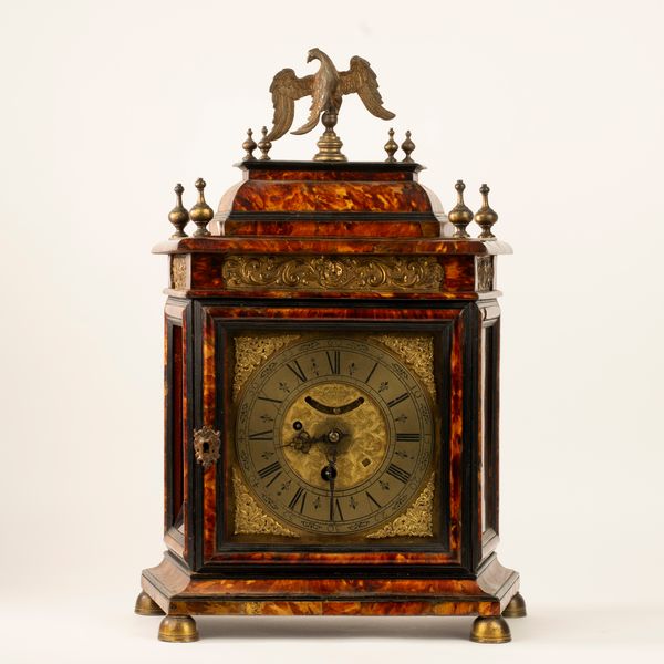 Pendola da tavolo con cassa in legno e vetro di impianto architettonico. Nicolaus Magri Panormi, Palermo, secolo XVIII  - Asta Incanti d'Arte - Associazione Nazionale - Case d'Asta italiane