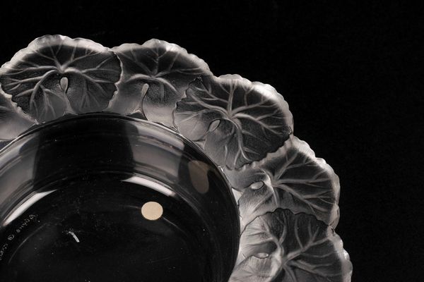 LALIQUE : Centrotavola Honfleur in cristallo  - Asta Incanti d'Arte - Associazione Nazionale - Case d'Asta italiane