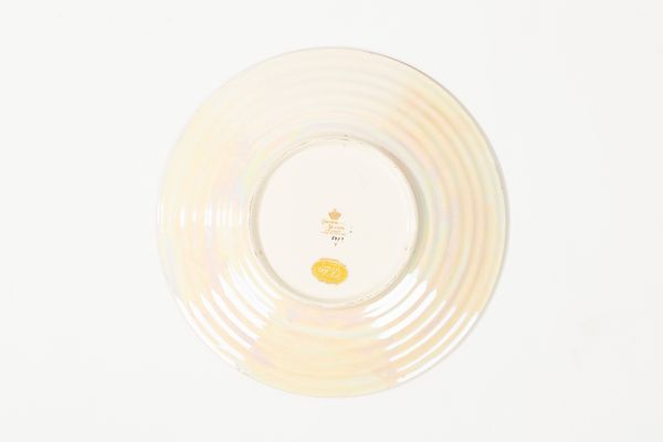 Manifattura Crown Devon, Inghilterra, secolo XX. Brocca e piatto in ceramica smaltata policroma a fondo rosso rame  - Asta Incanti d'Arte - Associazione Nazionale - Case d'Asta italiane