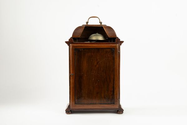 Pendola da tavolo con cassa in legno di impianto architettonico.  - Asta Incanti d'Arte - Associazione Nazionale - Case d'Asta italiane