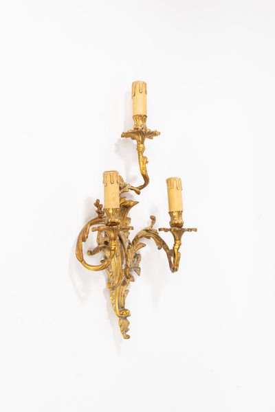 Applique in bronzo dorato a tre luci  - Asta Incanti d'Arte - Associazione Nazionale - Case d'Asta italiane