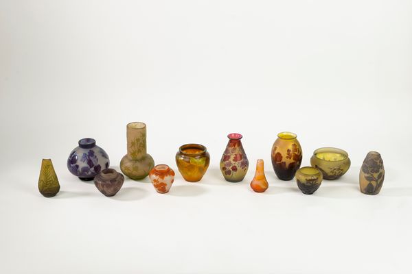 GALLE'. Collezione di dodici vasetti in vetro di varie forme e misure  - Asta Incanti d'Arte - Associazione Nazionale - Case d'Asta italiane