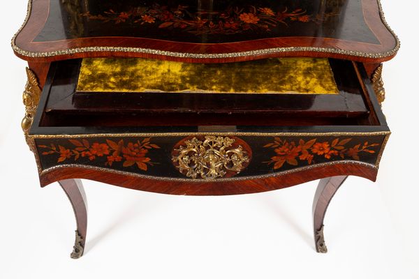 Bonheur du jour. Secolo XIX  - Asta Incanti d'Arte - Associazione Nazionale - Case d'Asta italiane