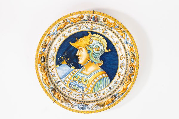 Piatto da parata in maiolica policroma. Manifattura di Ginori, fine secolo XIX  - Asta Incanti d'Arte - Associazione Nazionale - Case d'Asta italiane