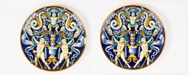 Coppia di grandi piatti da parata in maiolica policroma. Manifattura di Richard Ginori, fine secolo XIX/XX  - Asta Incanti d'Arte - Associazione Nazionale - Case d'Asta italiane
