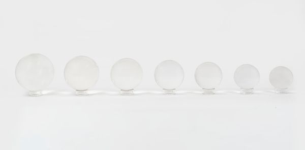 Lotto composto da sette sfere in plexiglass. Guzzini, secolo XX  - Asta Incanti d'Arte - Associazione Nazionale - Case d'Asta italiane