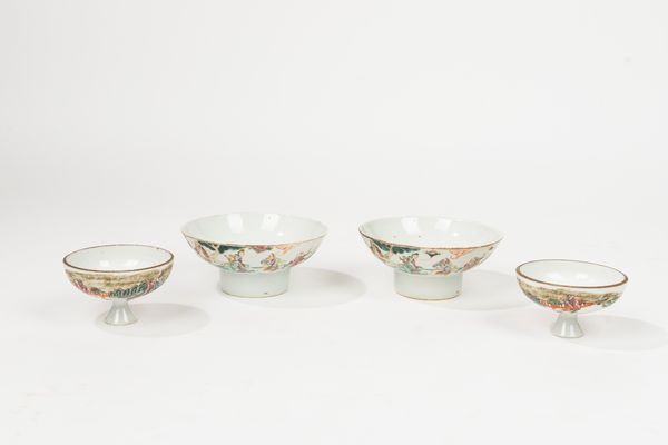 Lotto composto da quattro alzatine in porcellana. Cina, secolo XX  - Asta Incanti d'Arte - Associazione Nazionale - Case d'Asta italiane