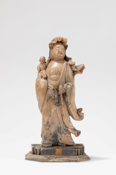 Scultura in pietra saponaria. Cina, secolo XX  - Asta Incanti d'Arte - Associazione Nazionale - Case d'Asta italiane
