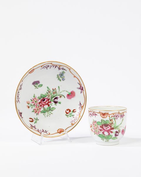 Tazza e piattino in porcellana policroma, Manifattura del XVIII-XIX secolo  - Asta Incanti d'Arte - Associazione Nazionale - Case d'Asta italiane