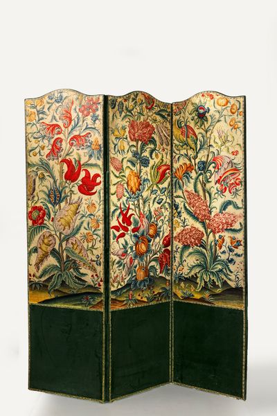 Paravento a tre ante rivestite in velluto verde e arazzo borchiato  - Asta Incanti d'Arte - Associazione Nazionale - Case d'Asta italiane