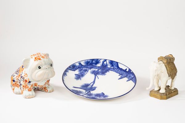 Lotto composto da tre oggetti in porcellana di manifatture differenti  - Asta Incanti d'Arte - Associazione Nazionale - Case d'Asta italiane