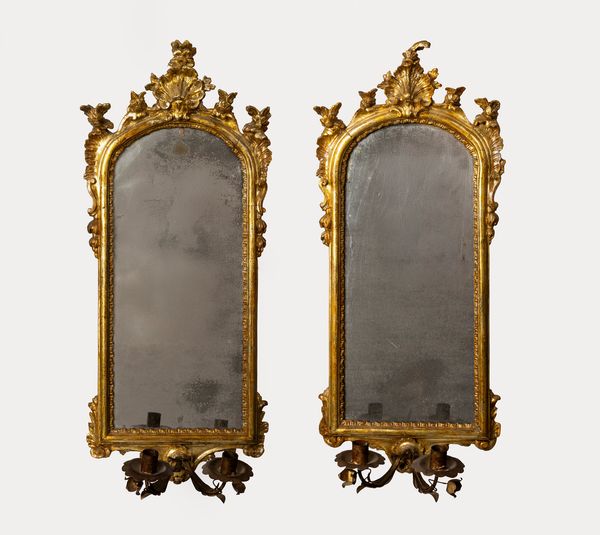 Coppia di ventole a due fiamme in legno intagliato e dorato, secolo XIX  - Asta Incanti d'Arte - Associazione Nazionale - Case d'Asta italiane