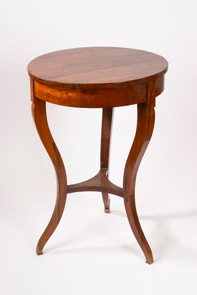Tavolino in legno con piano circolare, secolo XIX  - Asta Incanti d'Arte - Associazione Nazionale - Case d'Asta italiane
