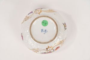 Scatola con coperchio in porcellana policroma, fine secolo XIX  - Asta Incanti d'Arte - Associazione Nazionale - Case d'Asta italiane