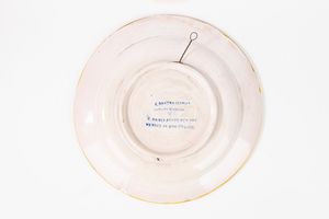 Due piatti da parata istoriati in maiolica policroma a lustro. Manifattura Mastro Giorgio, Gualdo Tadino, secolo XX  - Asta Incanti d'Arte - Associazione Nazionale - Case d'Asta italiane