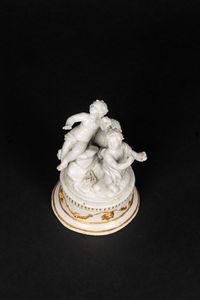 Gruppo scultoreo in porcellana raffigurante putti che raccolgono uova, manifattura di Bassano, seconda metà del secolo XVIII  - Asta Incanti d'Arte - Associazione Nazionale - Case d'Asta italiane