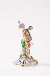 Due statuette raffiguranti Arlecchino e Colombina in porcellana policroma, secolo XIX-XX  - Asta Incanti d'Arte - Associazione Nazionale - Case d'Asta italiane
