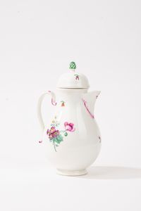 Caffettiera in porcellana bianca e policroma, manifattura di Vienna, seconda metà del secolo XVIII  - Asta Incanti d'Arte - Associazione Nazionale - Case d'Asta italiane