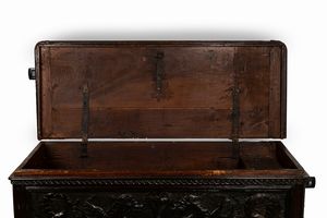 Cassapanca in legno intagliato ed ebanizzato  - Asta Incanti d'Arte - Associazione Nazionale - Case d'Asta italiane