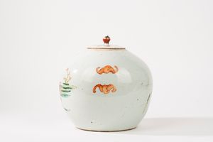 Potiche in porcellana policroma, Cina fine dinastia Qing  - Asta Incanti d'Arte - Associazione Nazionale - Case d'Asta italiane