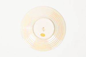 Manifattura Crown Devon, Inghilterra, secolo XX. Brocca e piatto in ceramica smaltata policroma a fondo rosso rame  - Asta Incanti d'Arte - Associazione Nazionale - Case d'Asta italiane